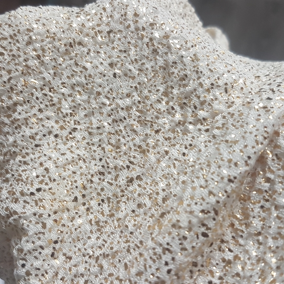 Fun 2 piece gold crop top and flowy skirt - Picture 3 of 4